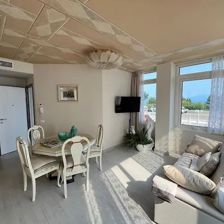 Desenzano Lakeview - Luxury Flat Desenzano del Garda