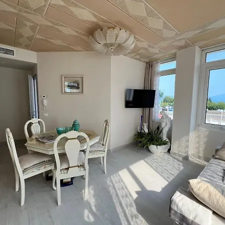 Apartment Desenzano Lakeview - Luxury Flat Desenzano del Garda